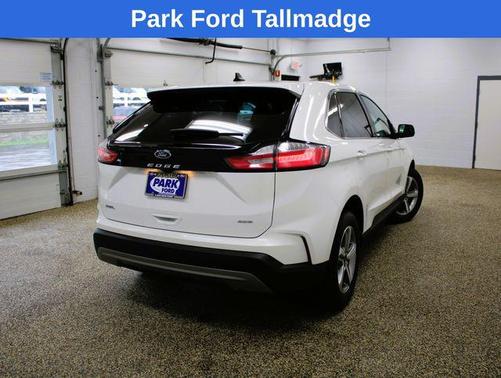 White Metallic 2022 Ford Edge SEL