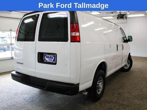 Summit White 2017 Chevrolet Express 2500 Work Van