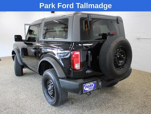 Shadow Black 2022 Ford Bronco Base