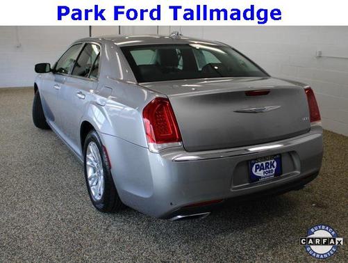 2017 Chrysler 300 Limited