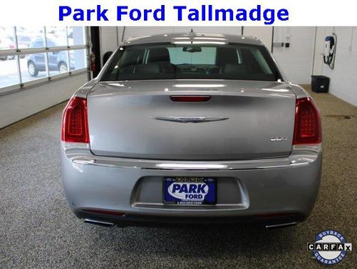2017 Chrysler 300 Limited
