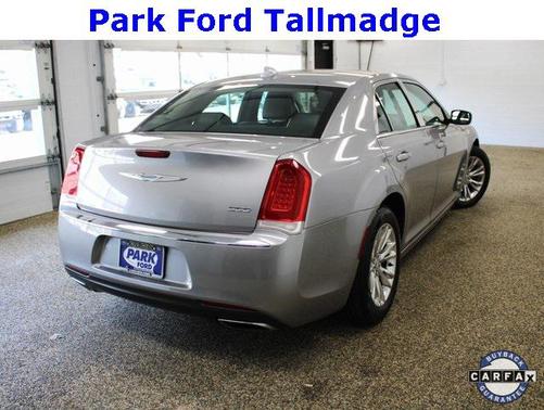 2017 Chrysler 300 Limited