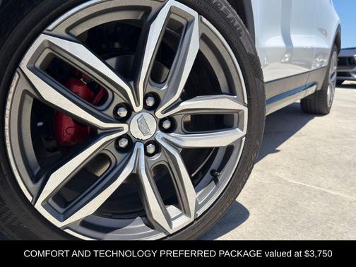 Crystal White Tricoat 2021 Cadillac XT4 Sport