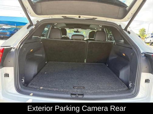 Pure White 2022 Volkswagen Atlas Cross Sport 3.6L V6 SE w/Technology