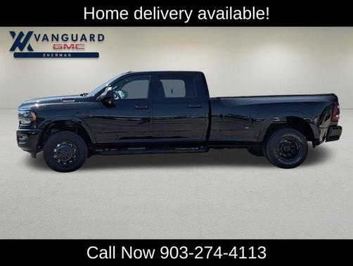Diamond Black Crystal Pearlcoat 2022 RAM 3500 Limited Crew Cab 4x4 8' Box
