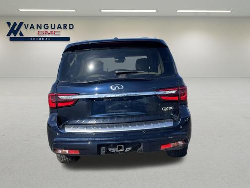 2022 INFINITI QX80 Luxe