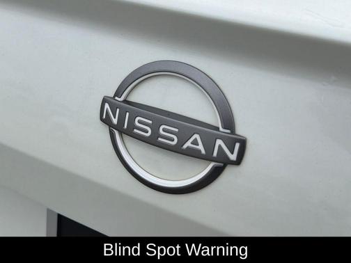 Pearl White Tricoat 2023 Nissan Altima SR FWD