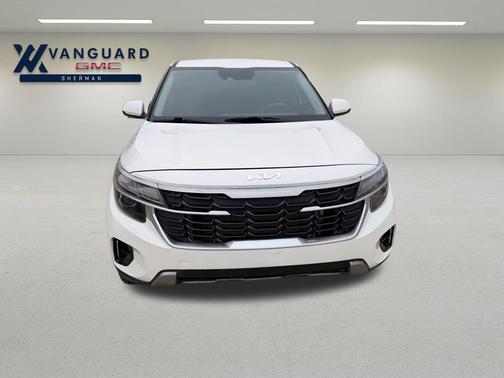 Snow White Pearl 2024 Kia Seltos LX