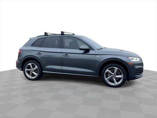 2020 Audi Q5 45 Titanium Premium