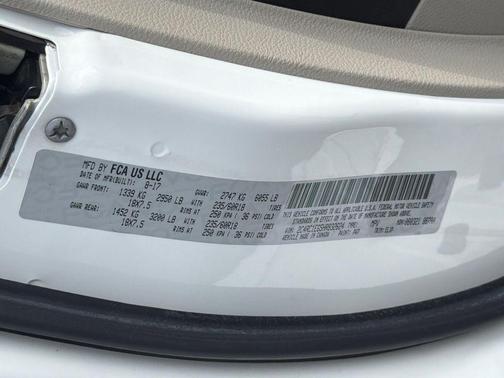 Bright White Clearcoat 2017 Chrysler Pacifica Touring-L