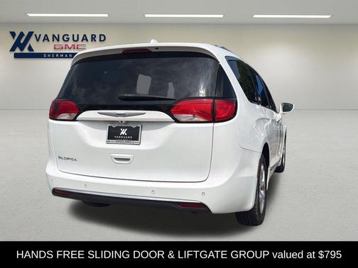 Bright White Clearcoat 2017 Chrysler Pacifica Touring-L