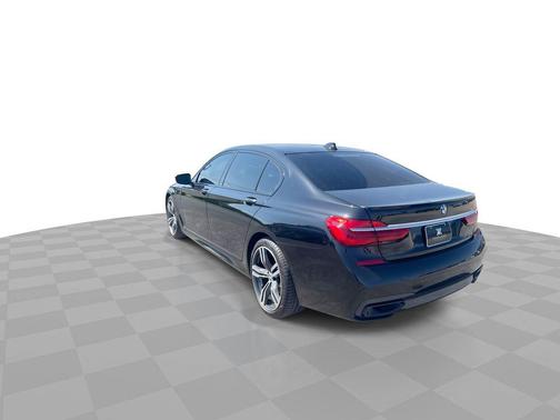 2018 BMW 740 740i