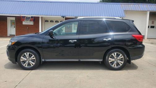 Magnetic Black Pearl 2020 Nissan Pathfinder S 4WD