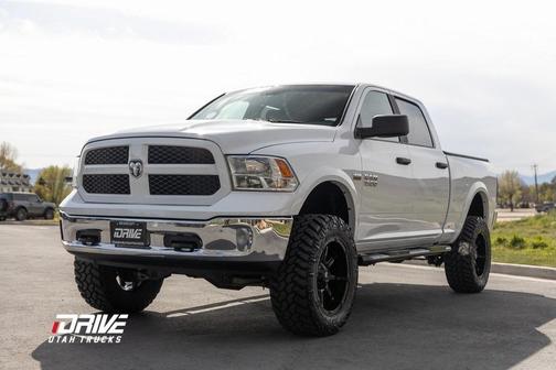 Photo 5 of 32 of 2017 RAM 1500 SLT