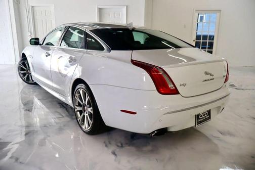 2015 Jaguar XJ Base