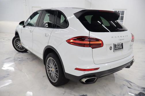 White 2018 Porsche Cayenne Cayenne