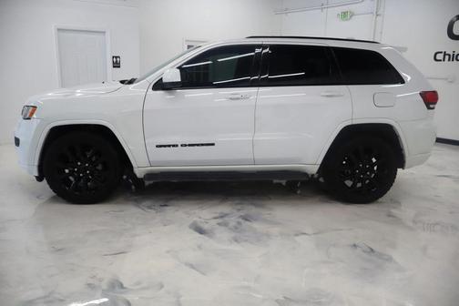 Bright White Clearcoat 2017 Jeep Grand Cherokee Altitude