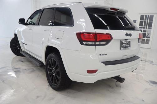 Bright White Clearcoat 2017 Jeep Grand Cherokee Altitude