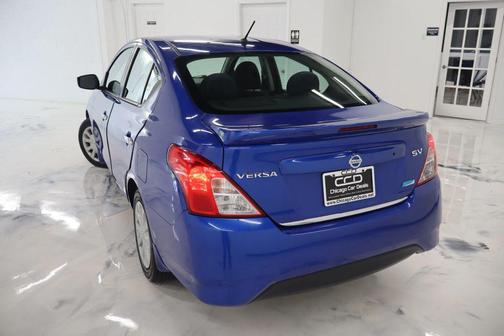 Blue 2015 Nissan Versa 1.6 SV