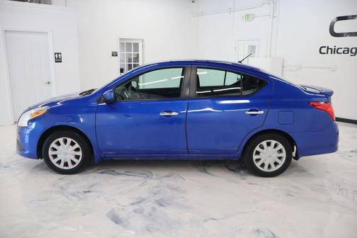 Blue 2015 Nissan Versa 1.6 SV