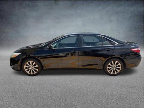 Midnight Black Metallic 2017 Toyota Camry XLE