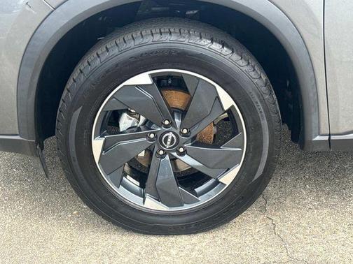 Gun Metallic 2024 Nissan Rogue SV