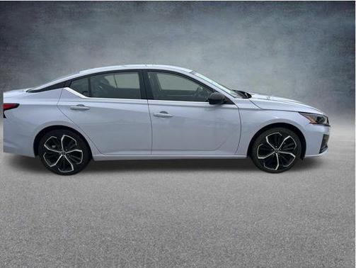 Gray Sky Pearl 2024 Nissan Altima SR FWD