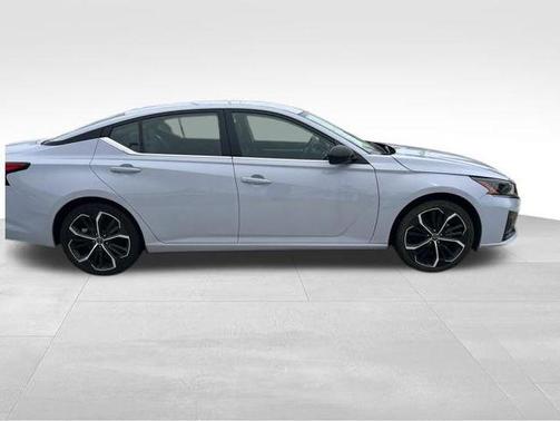 Gray Sky Pearl 2024 Nissan Altima SR FWD