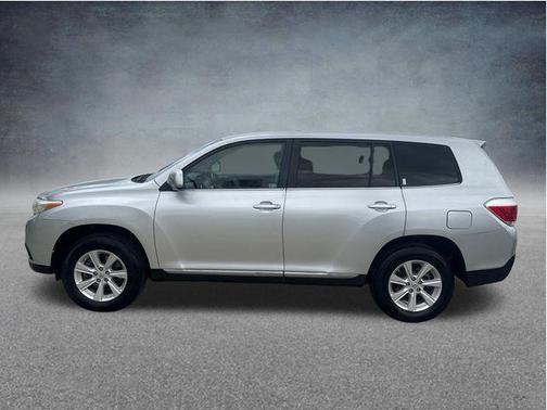 Classic Silver Metallic 2011 Toyota Highlander SE
