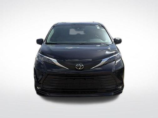 Midnight Black Metallic 2026 Toyota Sienna XLE