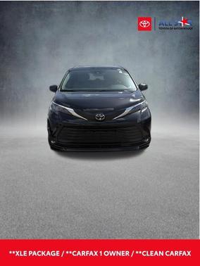 Midnight Black Metallic 2026 Toyota Sienna XLE