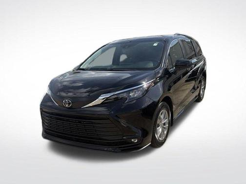Midnight Black Metallic 2026 Toyota Sienna XLE