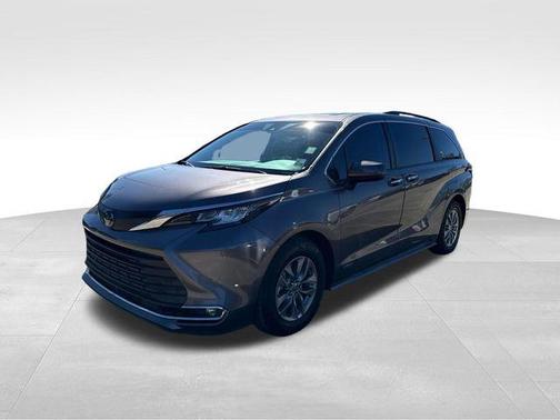 2021 Toyota Sienna XLE 8 Passenger