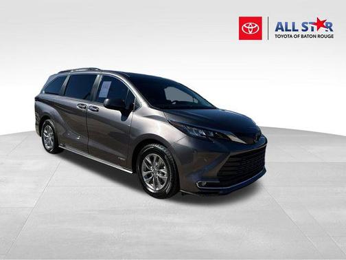 2021 Toyota Sienna XLE 8 Passenger