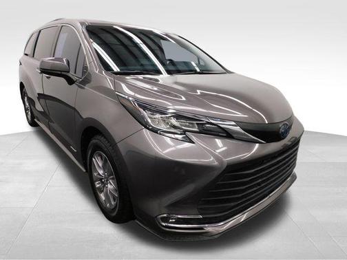 2021 Toyota Sienna XLE 8 Passenger