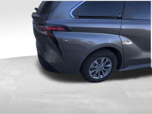 2021 Toyota Sienna XLE 8 Passenger