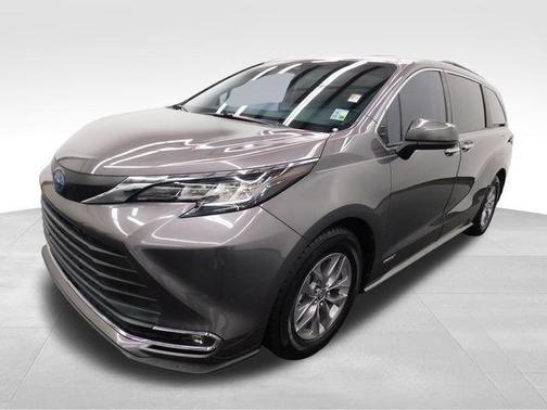 2021 Toyota Sienna XLE 8 Passenger