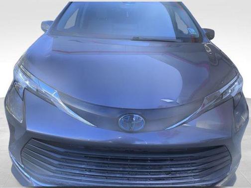 2021 Toyota Sienna XLE 8 Passenger