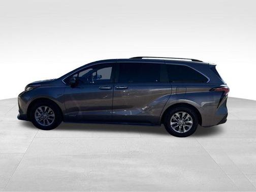 2021 Toyota Sienna XLE 8 Passenger