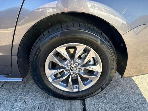 2021 Toyota Sienna XLE 8 Passenger