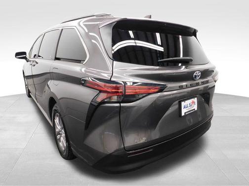 2021 Toyota Sienna XLE 8 Passenger
