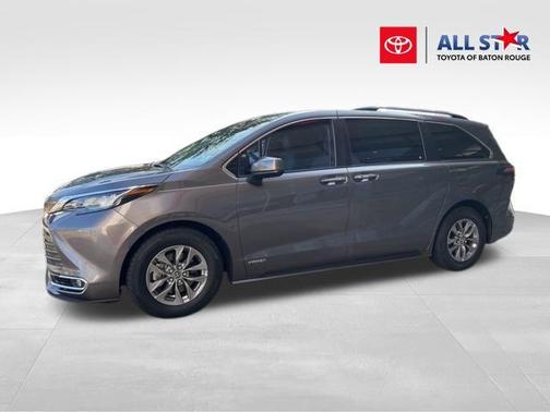 2021 Toyota Sienna XLE 8 Passenger