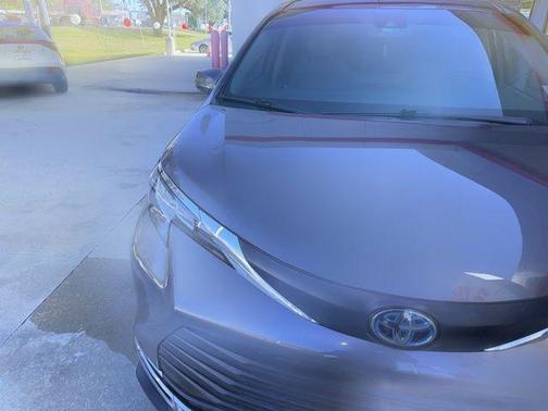 2021 Toyota Sienna XLE 8 Passenger