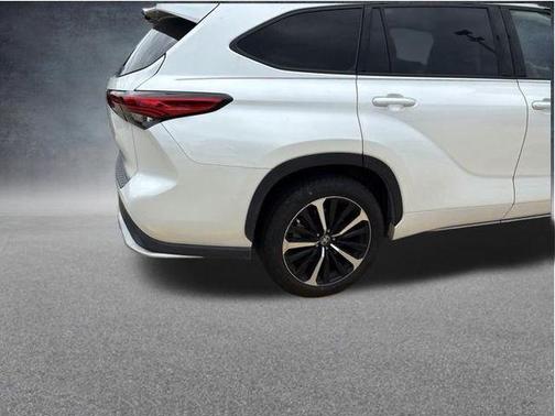 Pearl 2022 Toyota Highlander XSE