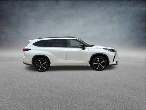 Pearl 2022 Toyota Highlander XSE