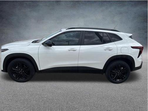 Summit White 2025 Chevrolet Trax FWD ACTIV