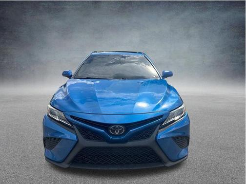 Blue Streak Metallic 2018 Toyota Camry SE