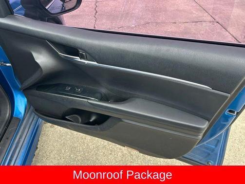 Blue Streak Metallic 2018 Toyota Camry SE