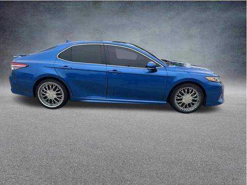 Blue Streak Metallic 2018 Toyota Camry SE