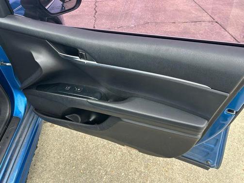 Blue Streak Metallic 2018 Toyota Camry SE
